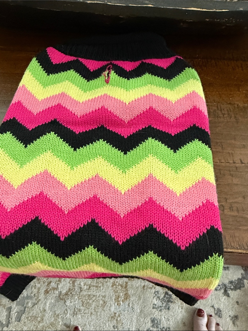 Small Dogs size M Chevron Zigzag Knit Sweater - Neon Pink & Black